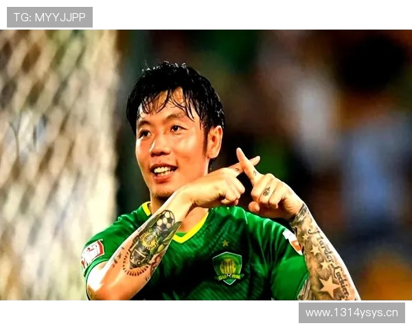 国安球员张稀哲化身球迷商店收银员与粉丝互动引热议 国安球员张稀哲化身球迷商店收银员与粉丝互动引热议